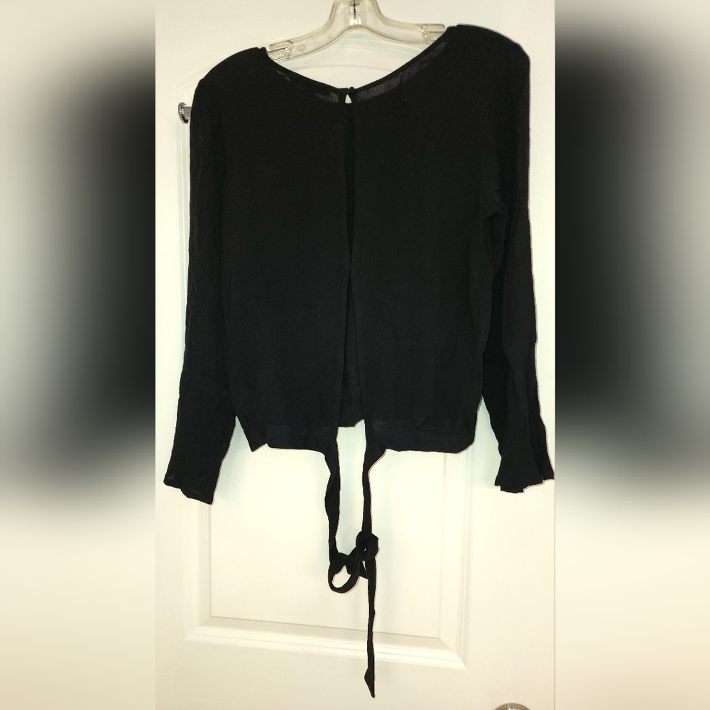 NWT American Eagle Black Top displays a button top with a self tie size S